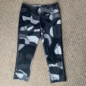 Nike Camo Crop Leggings